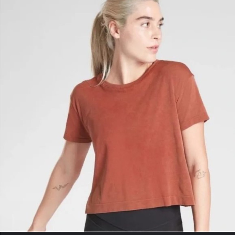 Athlete mineral wash crop tee